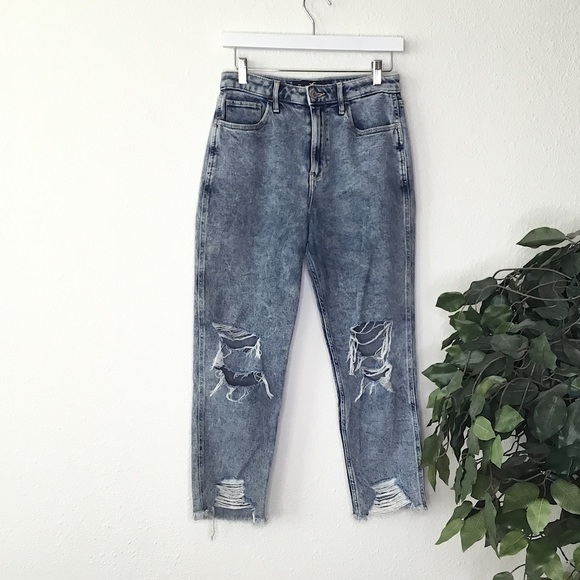 Hollister Ultra High-Rise Mom Jean - Picture 1 of 7